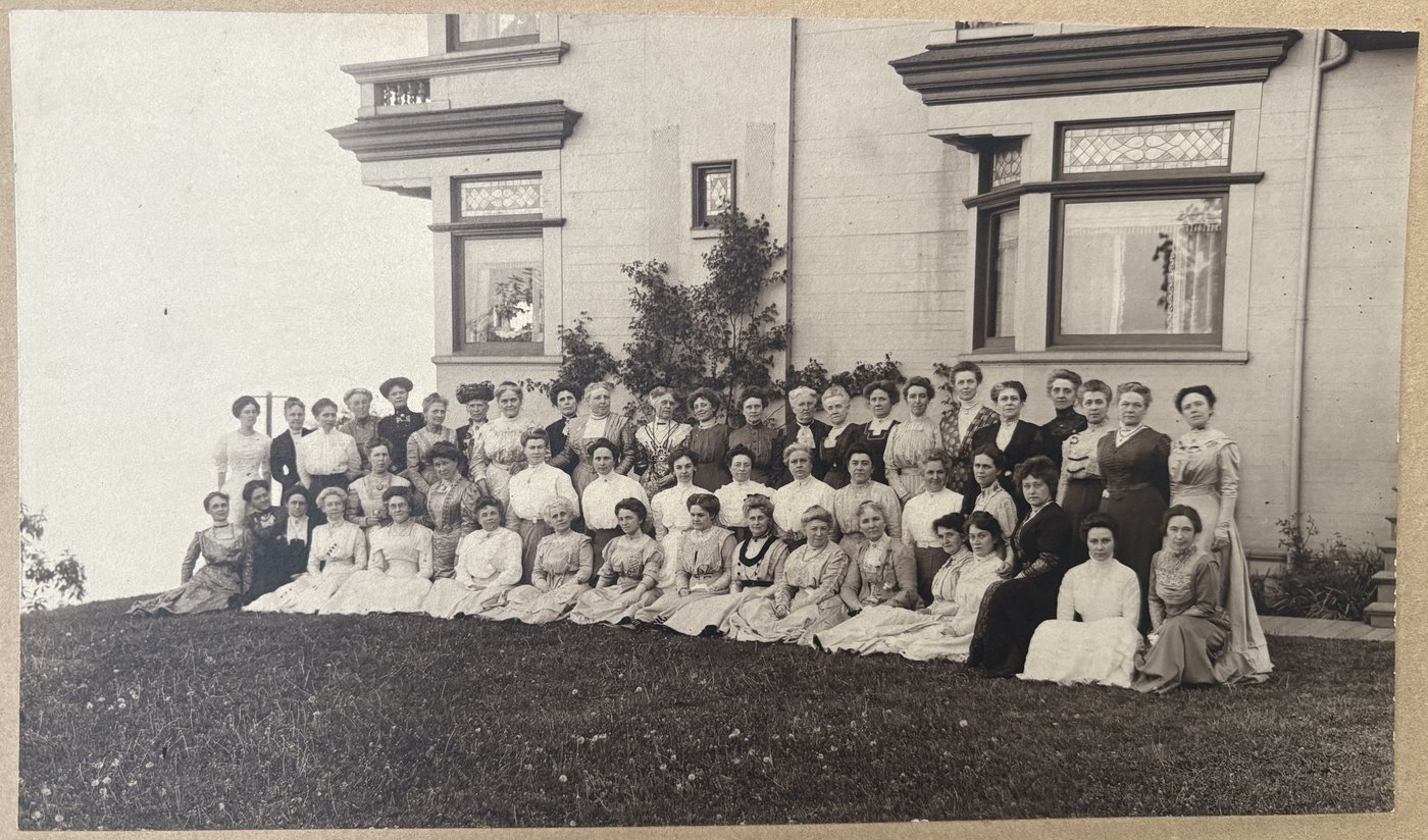 QAFC and Nesika Club of Tacoma, at Compton's, 1910